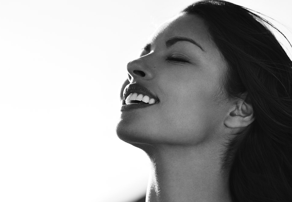 A woman with healthy, radiant skin representing the results of a Vitamin A skincare routine.