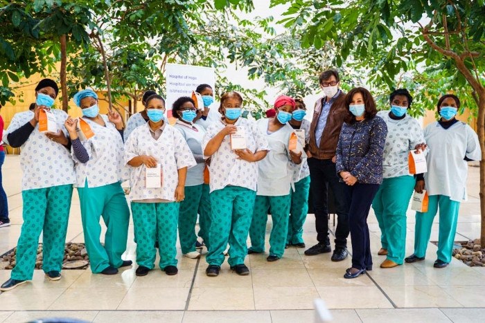 Dr Des and his sister with healthcare workers at a hospital